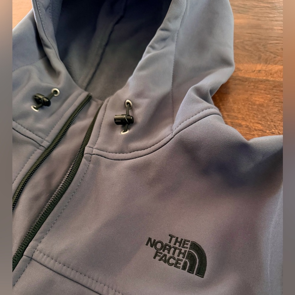 The North Face Women's Purple water resistant  hooded Jacket. Sz XL - Picture 3 of 5